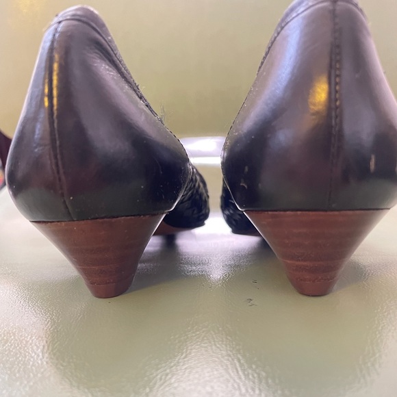 Vintage Evan-Picone All Leather (made in Italy) kitten heel loafers. 7.5 - Picture 2 of 6